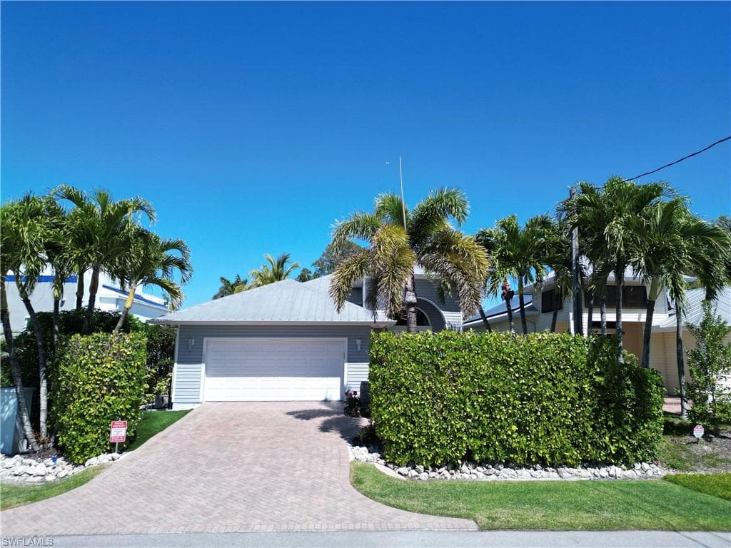 3005 Coco AVE NAPLES, FL 34112