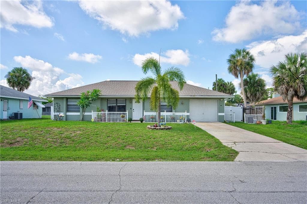 1253 Fleetwood DR NW PORT CHARLOTTE, FL 33948