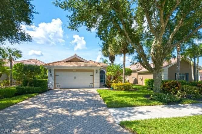 2314 Heydon CIR W NAPLES, FL 34120