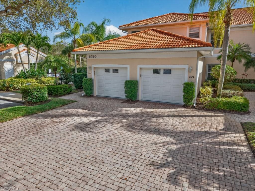 5210 Birmingham DR 101 NAPLES, FL 34110