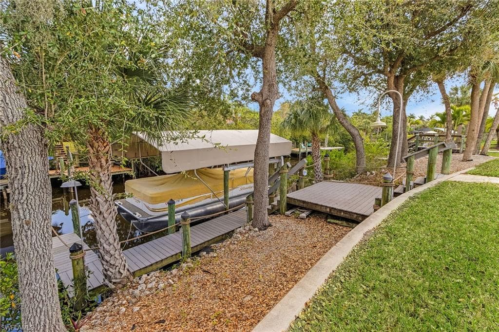 9262 Palm Island CIR NORTH FORT MYERS, FL 33903