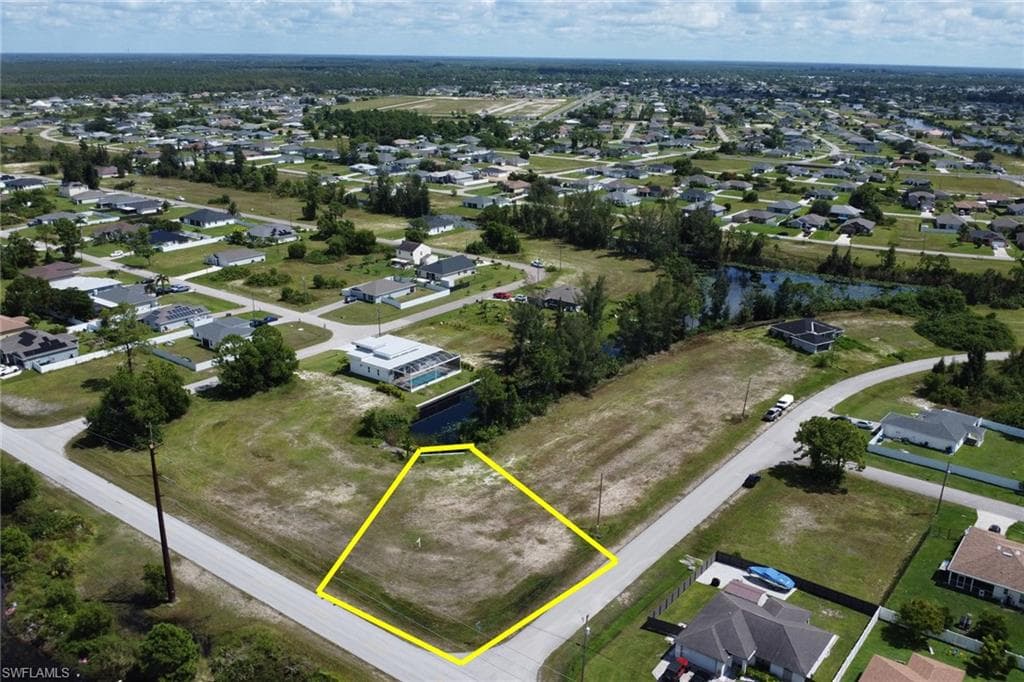 801 NE 38th TER CAPE CORAL, FL 33909