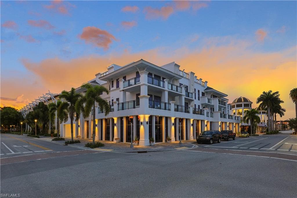 875 6th AVE S 304 NAPLES, FL 34102