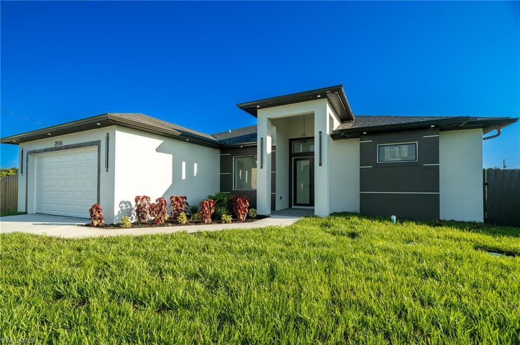 2516 24th ST W LEHIGH ACRES, FL 33971