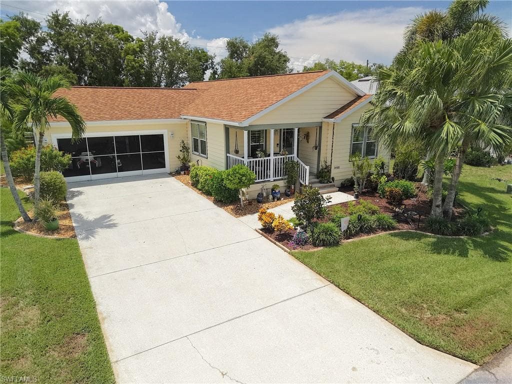 24500 Rio Villa Lakes CIR PUNTA GORDA, FL 33950