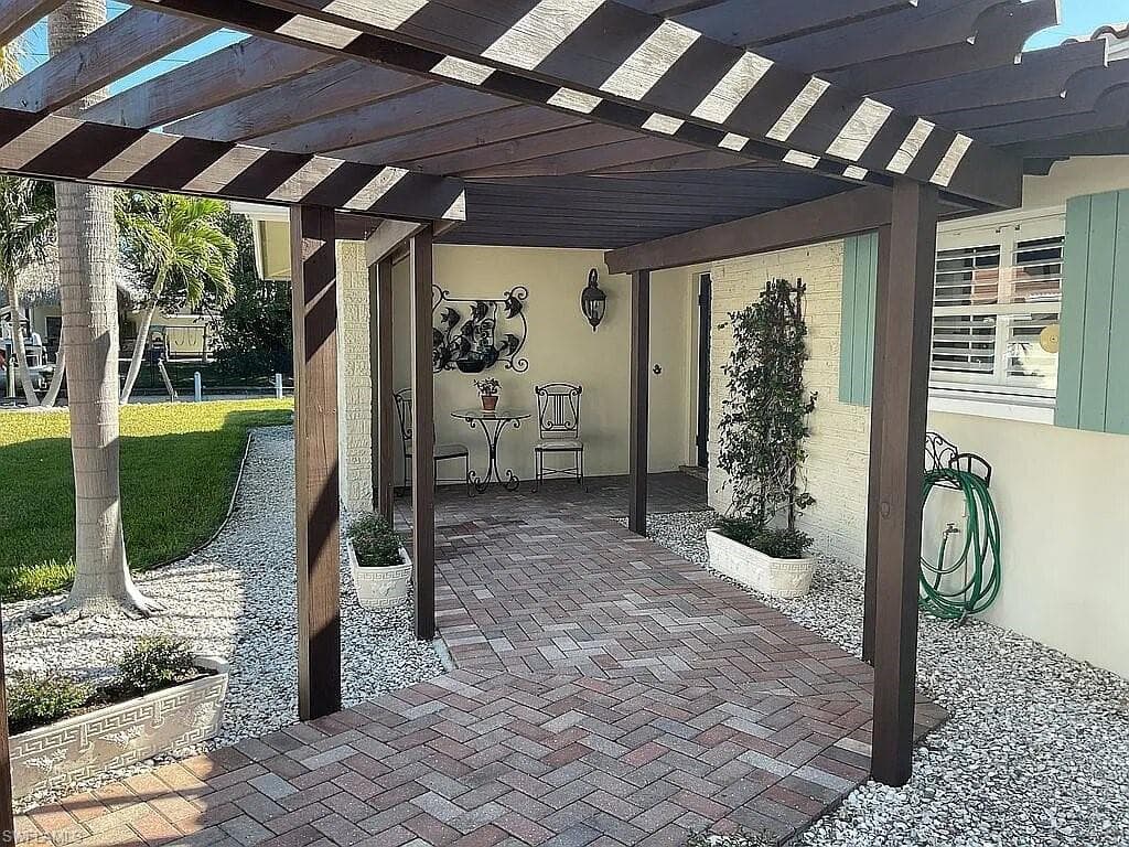 27111 Flossmoor DR BONITA SPRINGS, FL 34135
