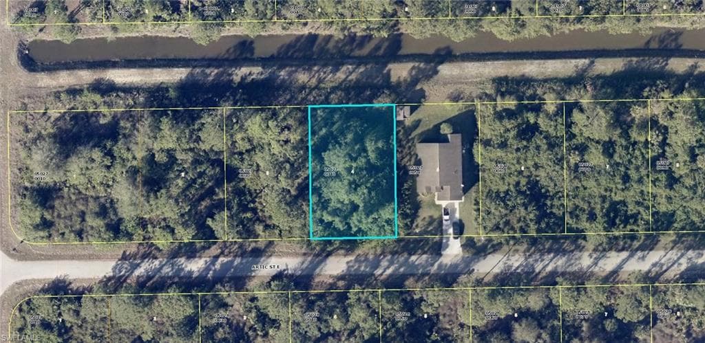 1111 ARTIC ST E LEHIGH ACRES, FL 33974