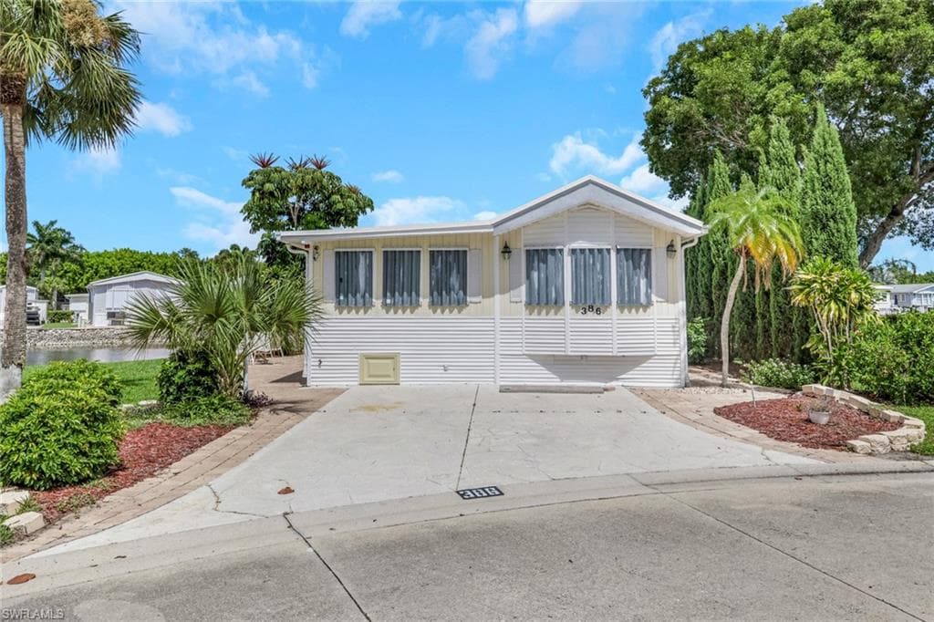 386 Leopard LN 386 NAPLES, FL 34114