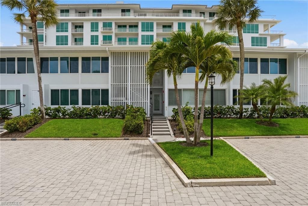 1065 Gulf Shore BLVD N 108 NAPLES, FL 34102