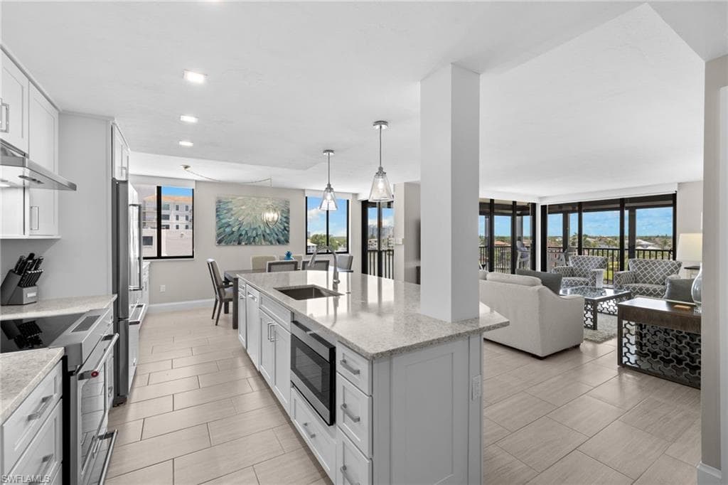 10482 Gulf Shore DR 251 NAPLES, FL 34108