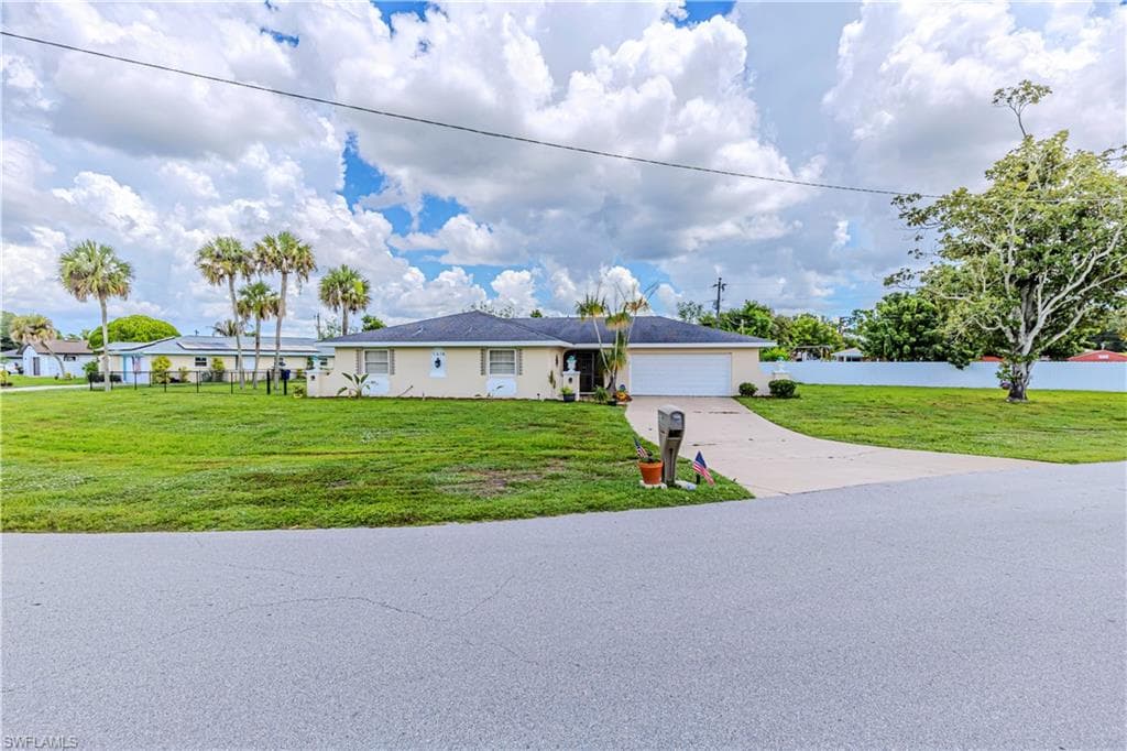 1618 Country Club PKWY LEHIGH ACRES, FL 33936