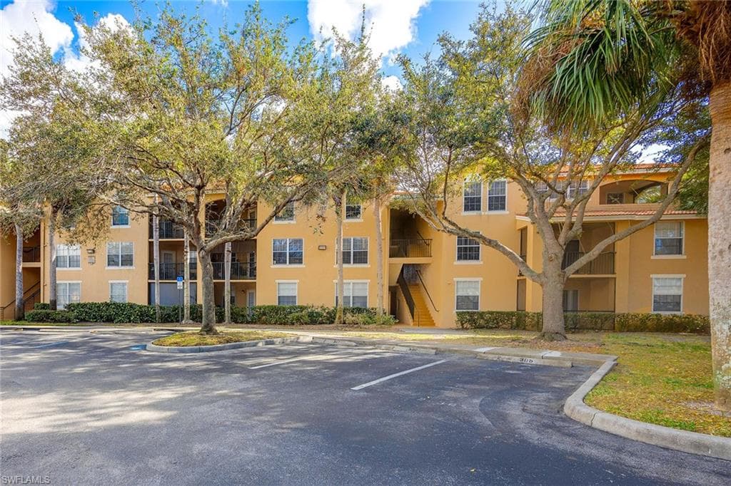 8635 River Homes LN 2205 BONITA SPRINGS, FL 34135