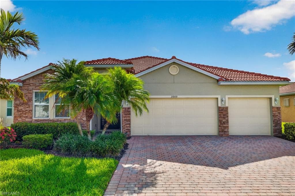 3000 Sunset Pointe CIR CAPE CORAL, FL 33914