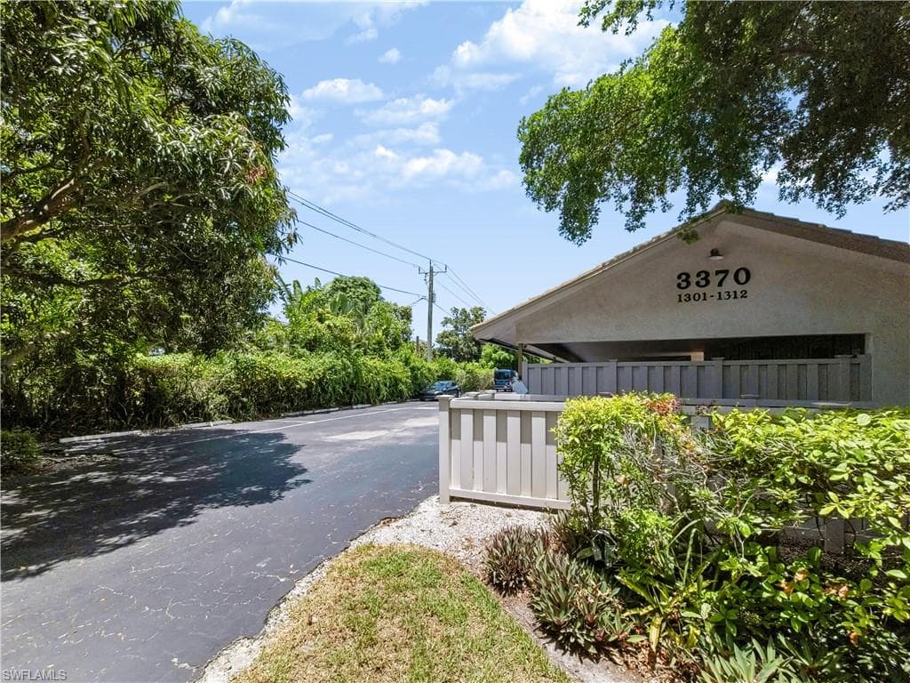 3370 10th ST N 1304 NAPLES, FL 34103