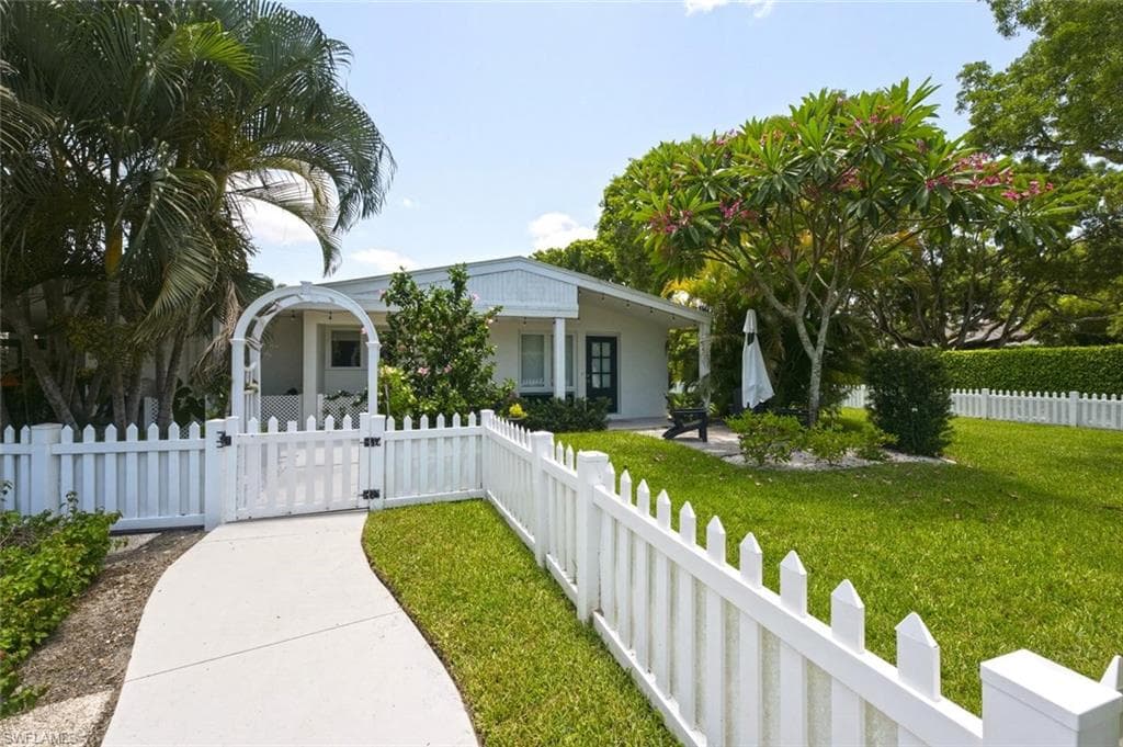 1216 10th ST N NAPLES, FL 34102
