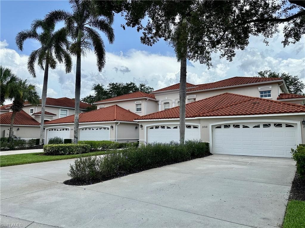 3310 Grand Cypress DR 101 NAPLES, FL 34119