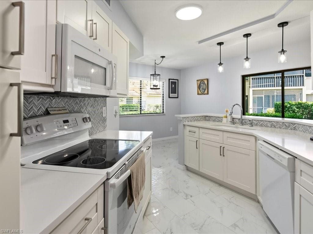 47 Bennington DR 3 NAPLES, FL 34104