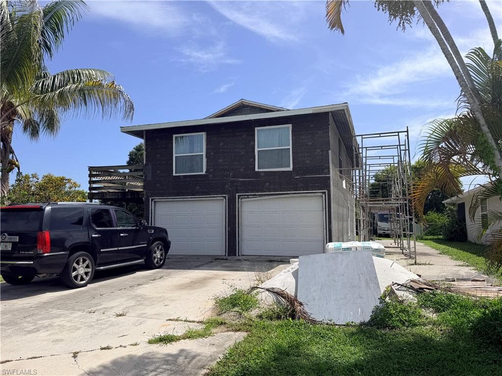 125 4th ST NAPLES, FL 34113