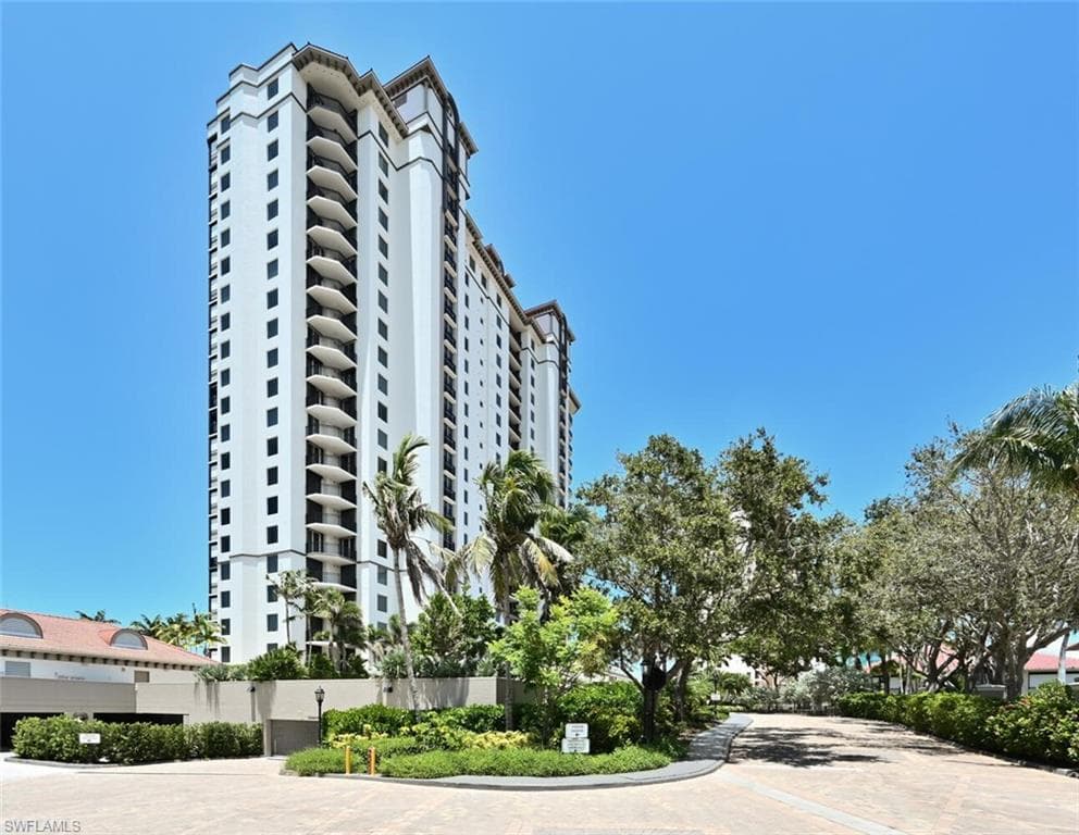 7225 Pelican Bay BLVD 2004 NAPLES, FL 34108