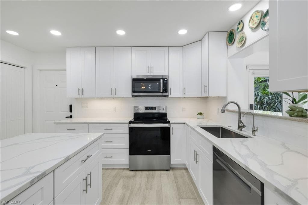 12286 McGregor Woods CIR FORT MYERS, FL 33908