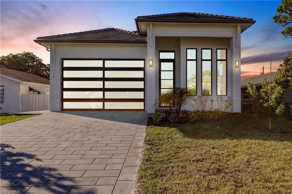 748 110th AVE N NAPLES, FL 34108