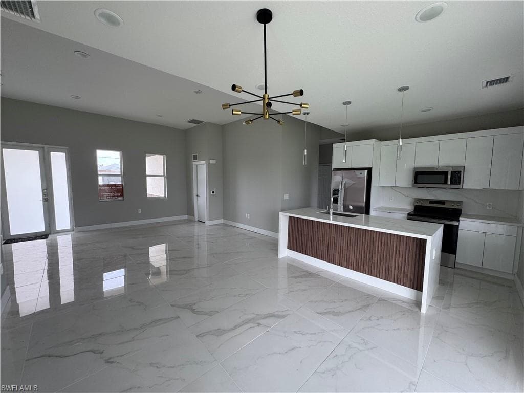 2810 27th ST SW LEHIGH ACRES, FL 33976