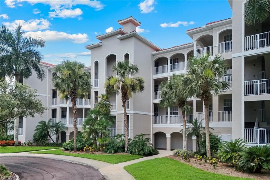 4864 Hampshire CT 203 NAPLES, FL 34112