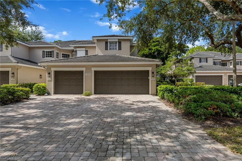 7098 Pond Cypress CT 102 NAPLES, FL 34109