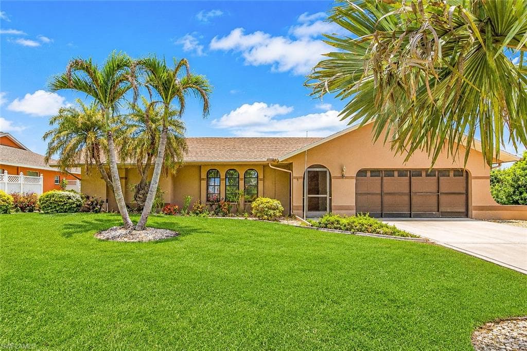 720 Chavers ST E LEHIGH ACRES, FL 33974