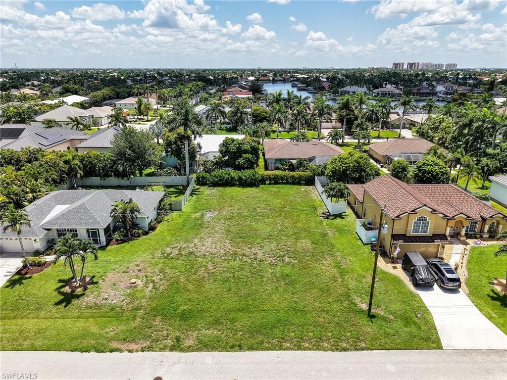 5235 27th PL CAPE CORAL, FL 33914