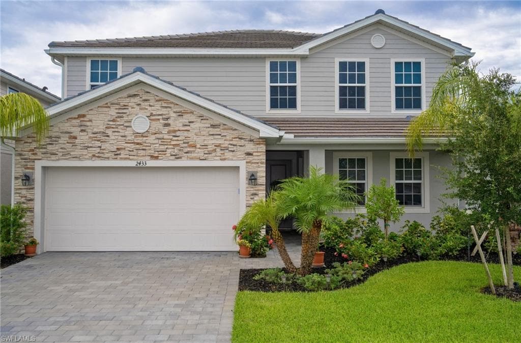2433 Avocado LN NAPLES, FL 34120