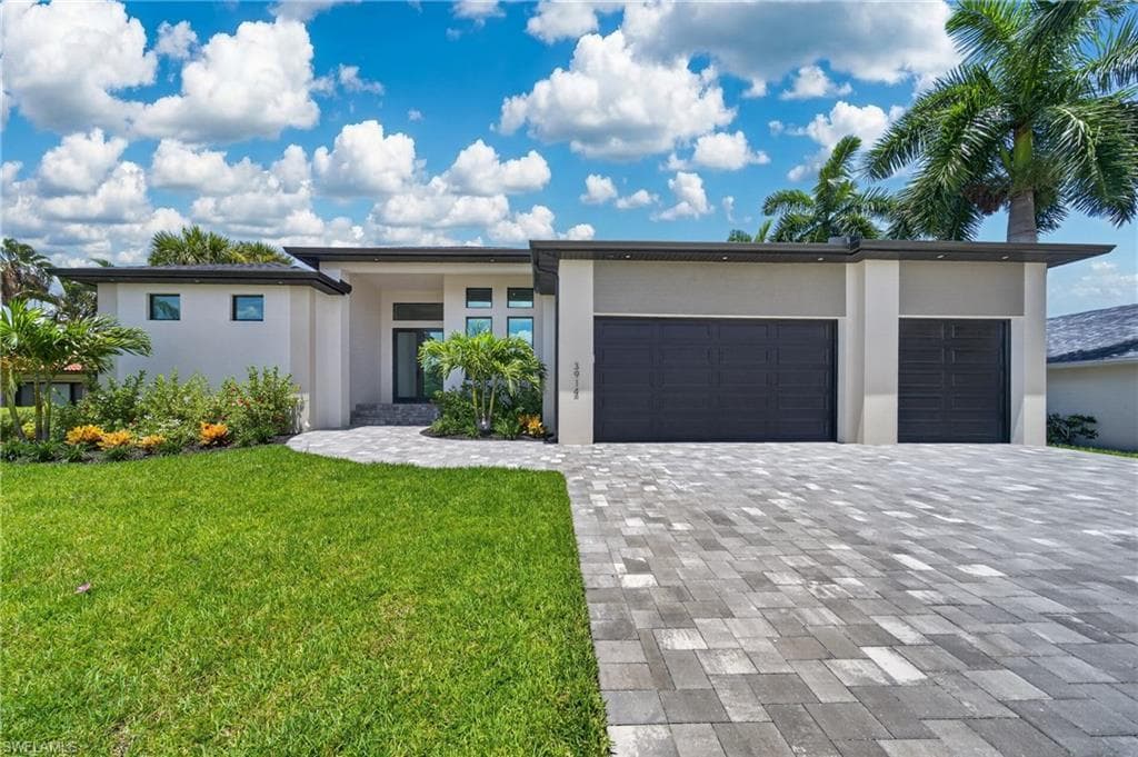 3914 SE 20th AVE CAPE CORAL, FL 33904