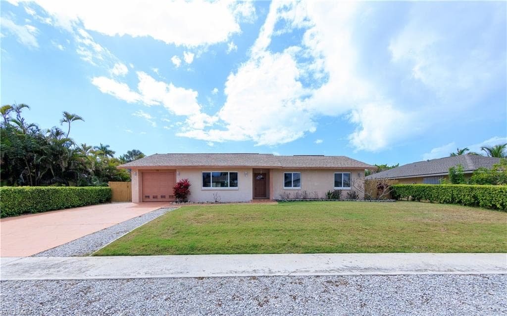 188 Gulfstream ST MARCO ISLAND, FL 34145
