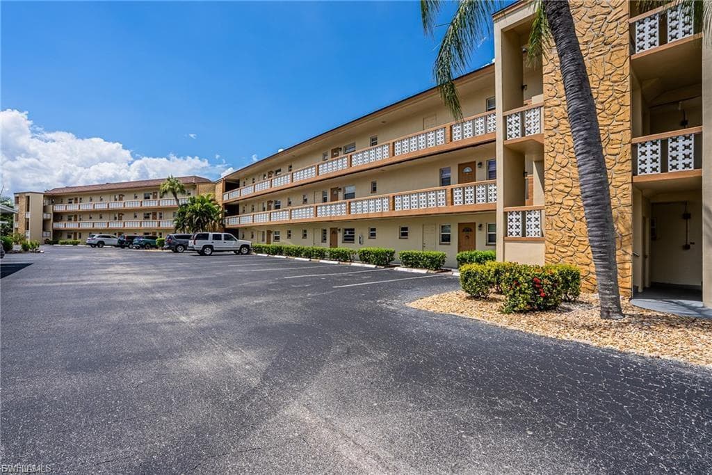 1503 Tropic TER NORTH FORT MYERS, FL 33903