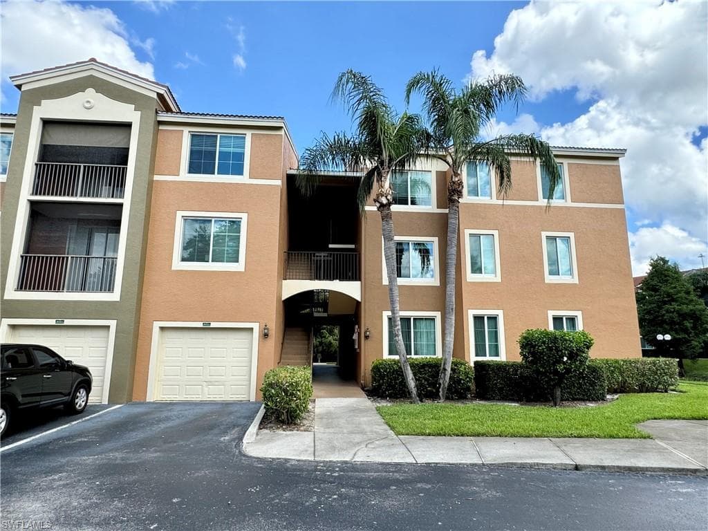 1220 Reserve WAY 205 NAPLES, FL 34105