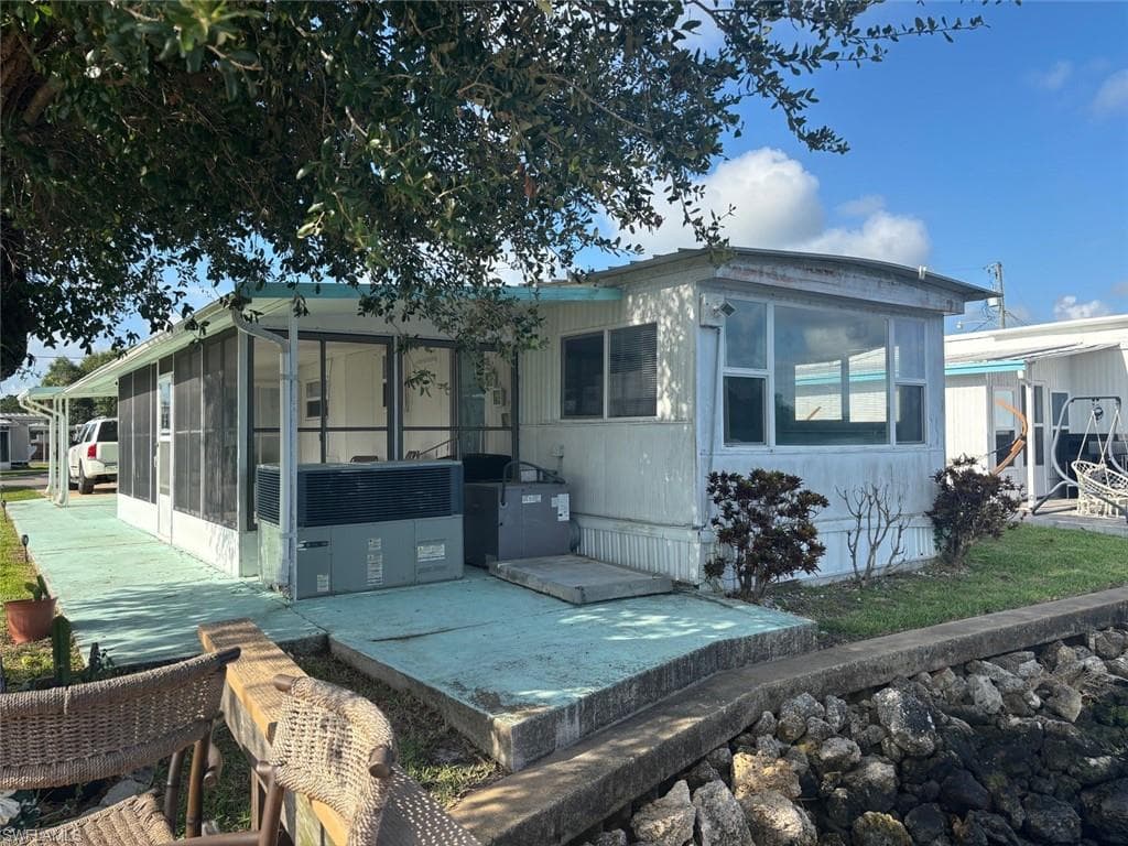 2012 S Olga DR FORT MYERS, FL 33905