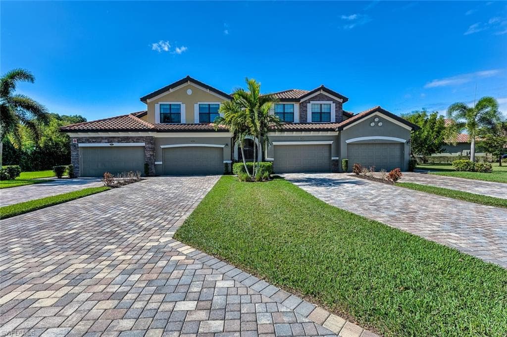9512 Napoli LN 101 NAPLES, FL 34113