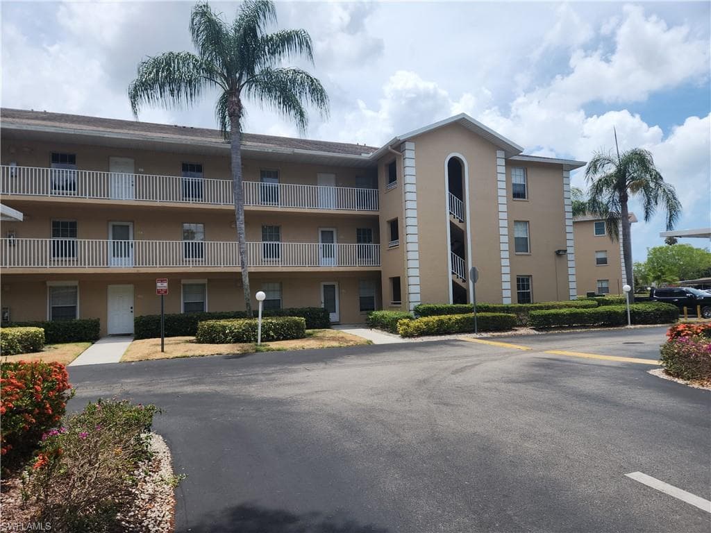 9660 Victoria LN A301 NAPLES, FL 34109
