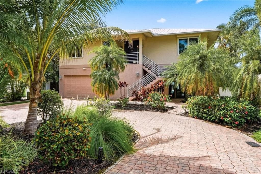 1680 Avion PL NAPLES, FL 34104