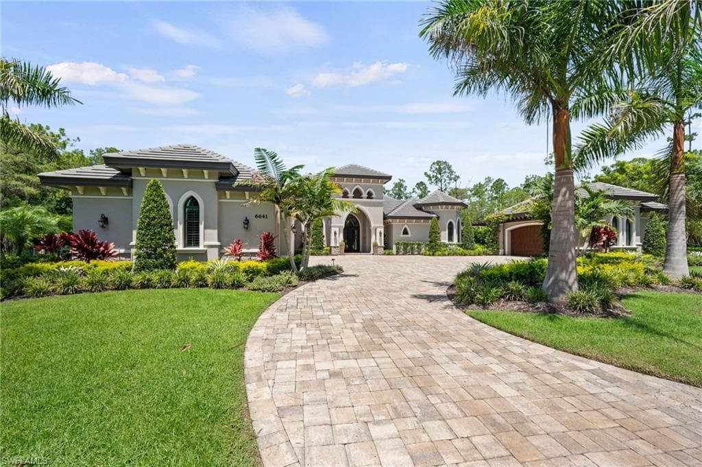 6641 Edgecumbe DR NAPLES, FL 34119