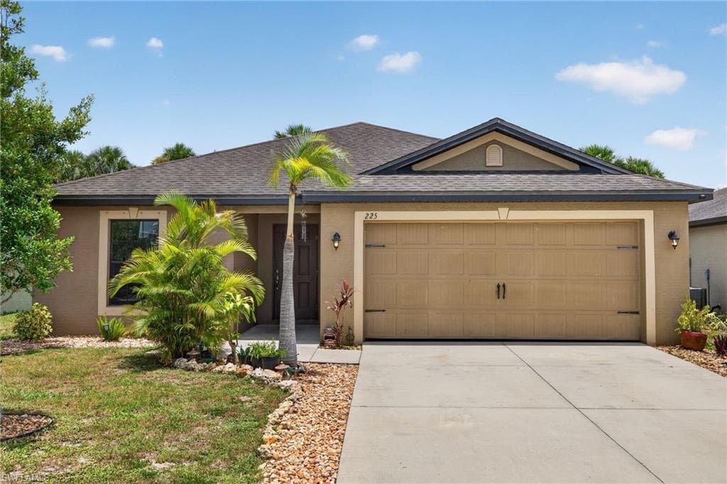 225 Shadow Lakes DR LEHIGH ACRES, FL 33974
