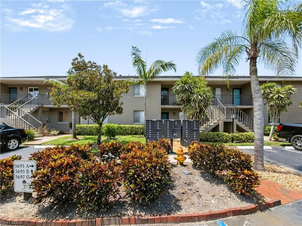5693 Rattlesnake Hamm RD 203A NAPLES, FL 34113