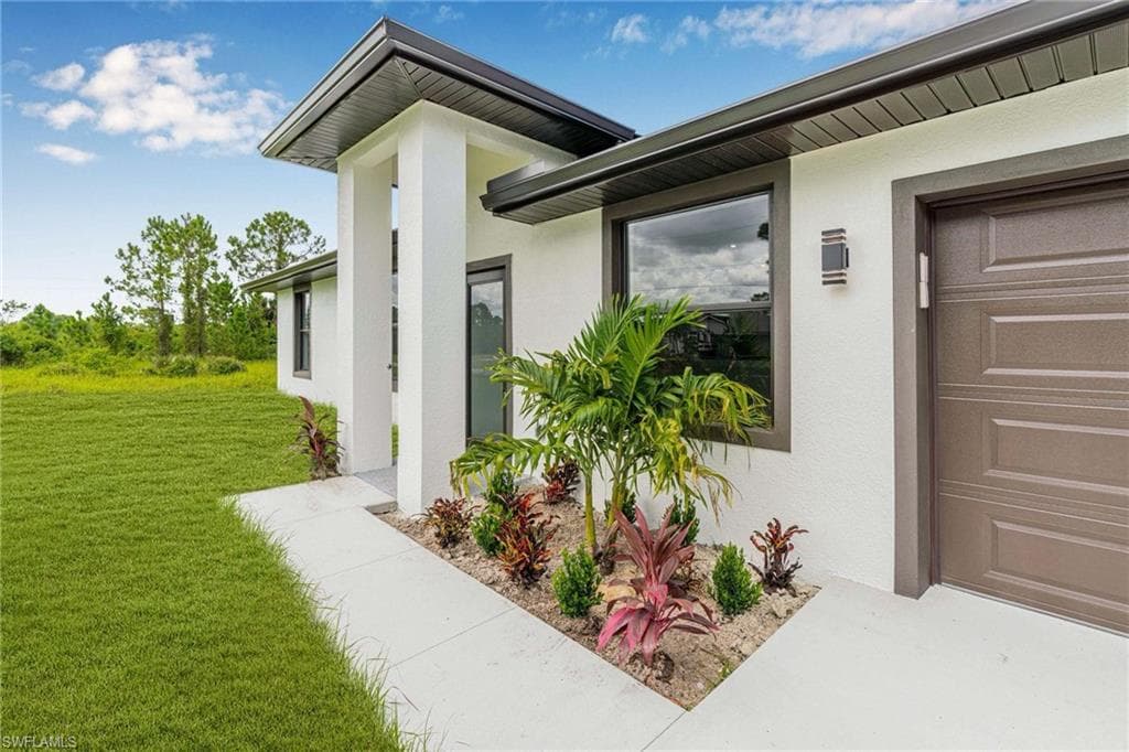 633 Windermere DR LEHIGH ACRES, FL 33972