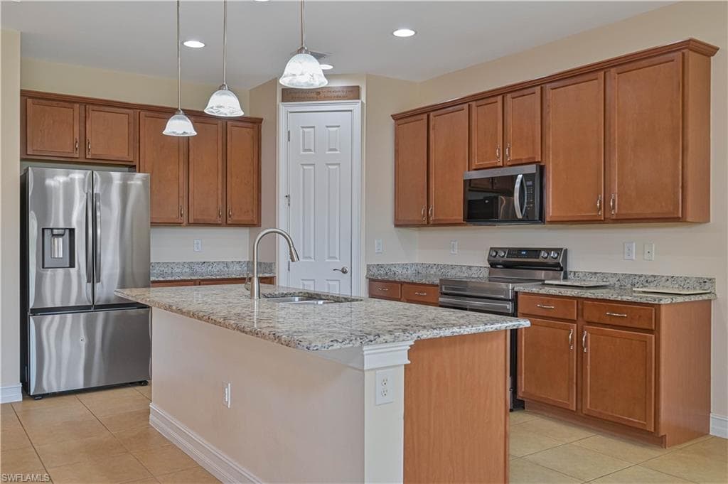3899 Eldon ST FORT MYERS, FL 33916