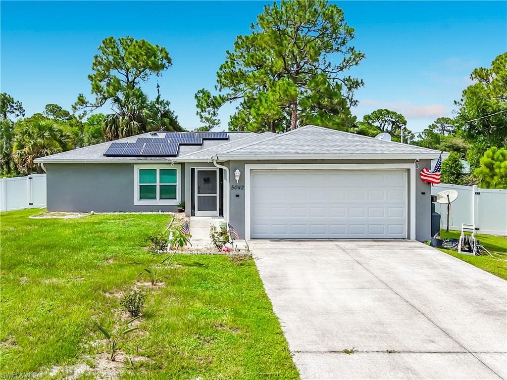 5042 SE Tradewinds CIR LABELLE, FL 33935
