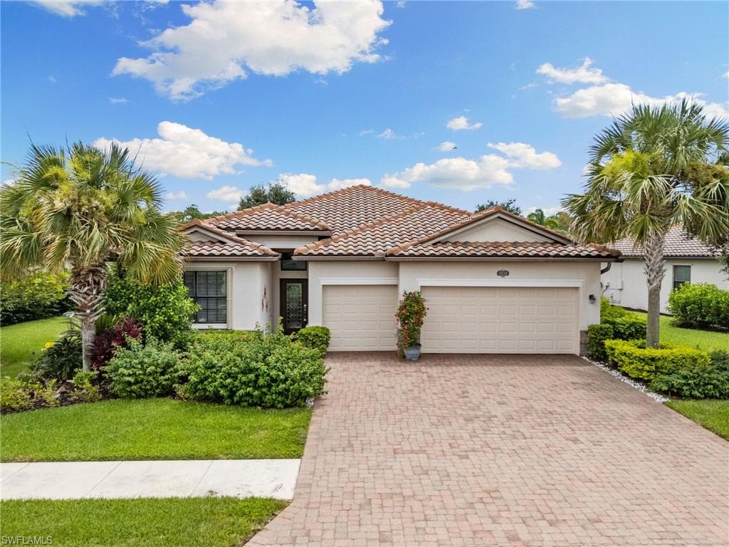 3934 Sapphire WAY NAPLES, FL 34114