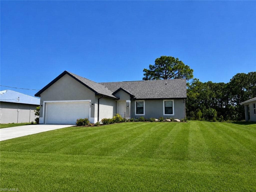 8033 Melody CIR LABELLE, FL 33935