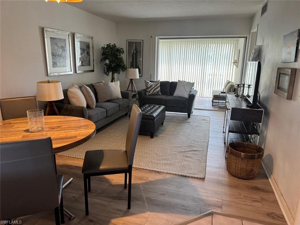 1900 Alamanda DR 303 NAPLES, FL 34102