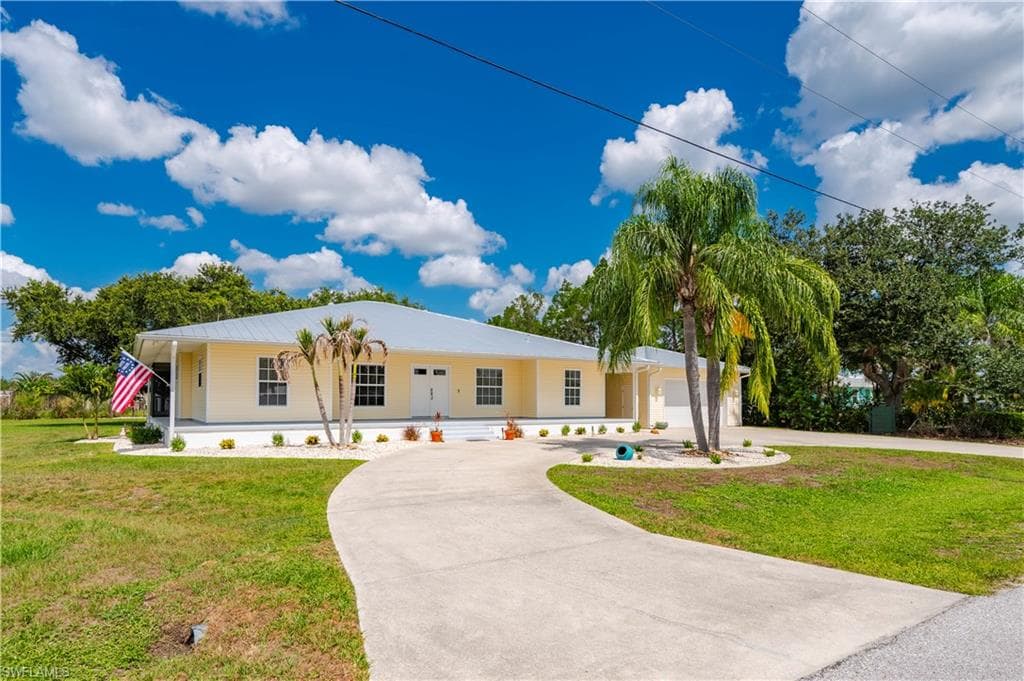 569 Rio Vista AVE PUNTA GORDA, FL 33982