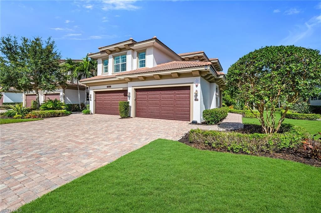 7825 Hawthorne DR 2104 NAPLES, FL 34113